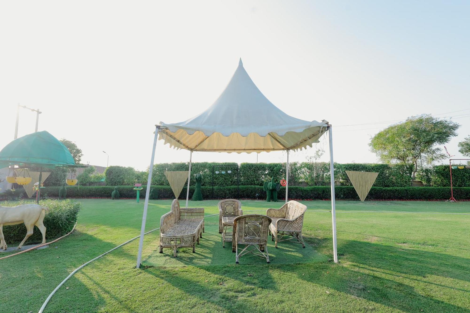 Elegance Resort Vrindāvan Eksteriør billede