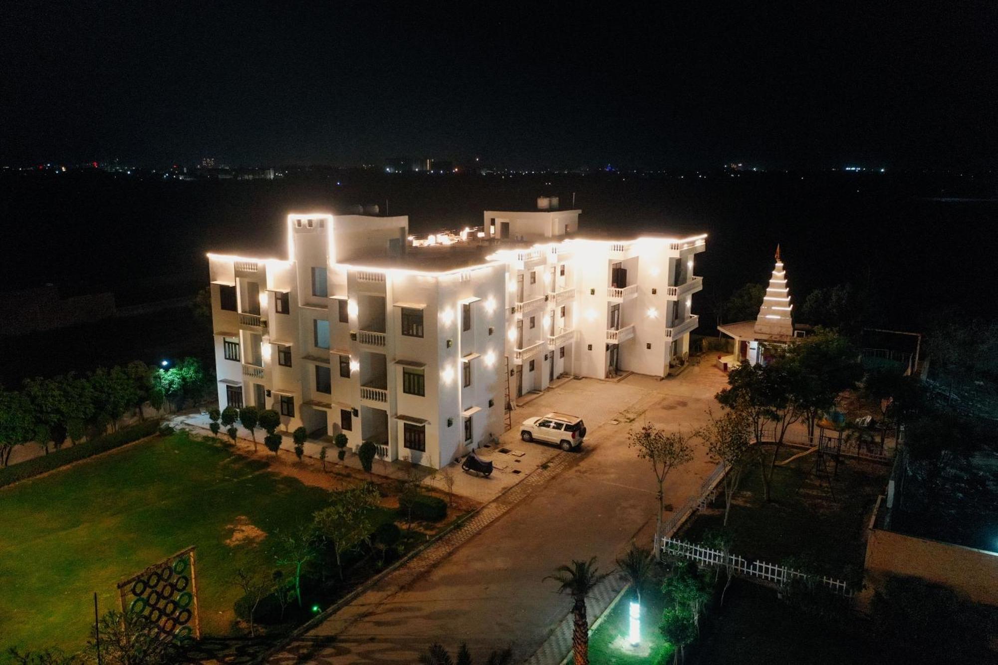 Elegance Resort Vrindāvan Eksteriør billede