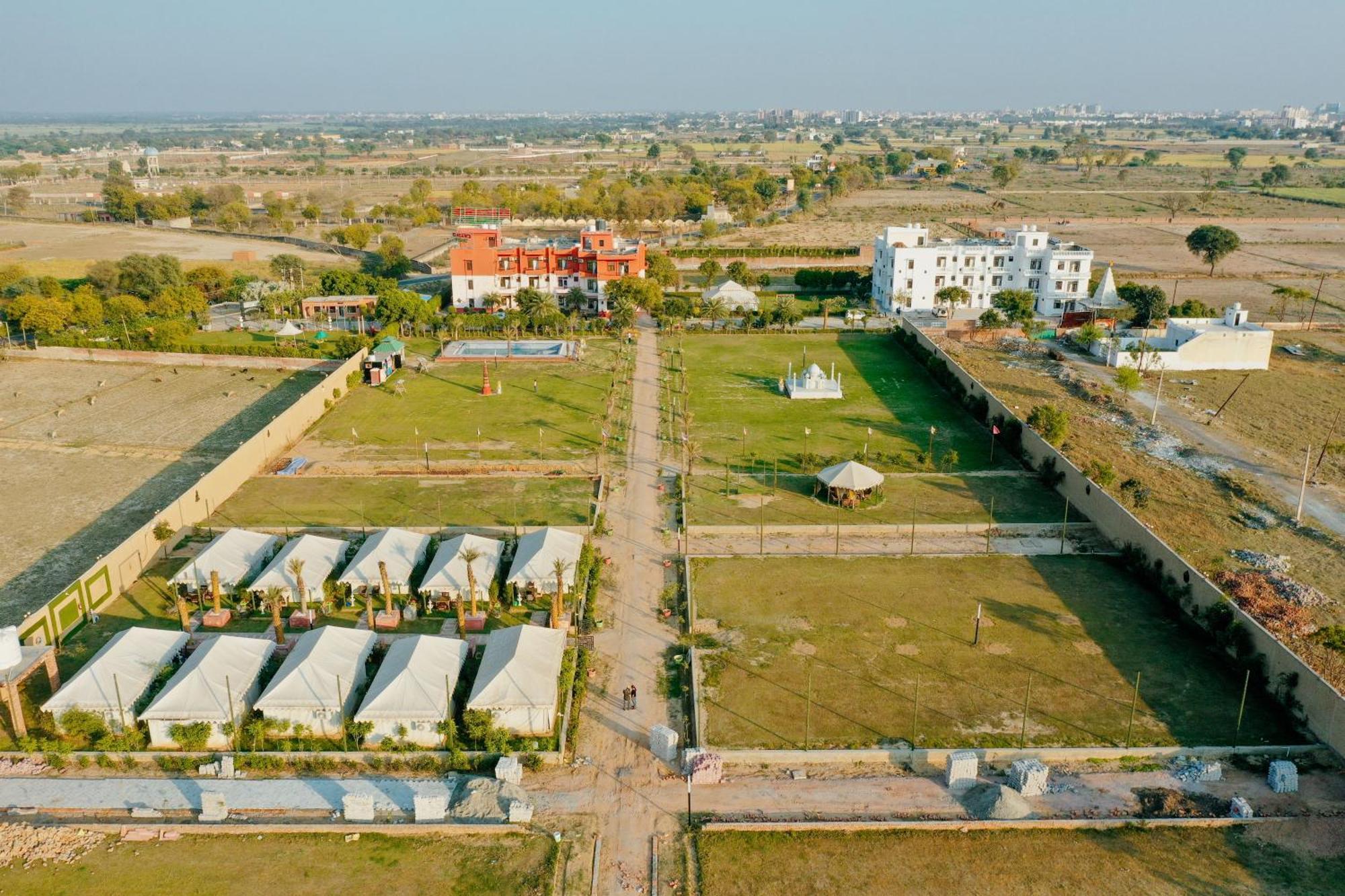 Elegance Resort Vrindāvan Eksteriør billede